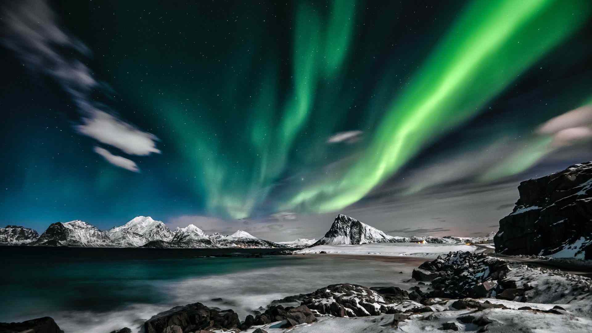 Best Time to See Blue Lagoon Iceland and Northern Lights